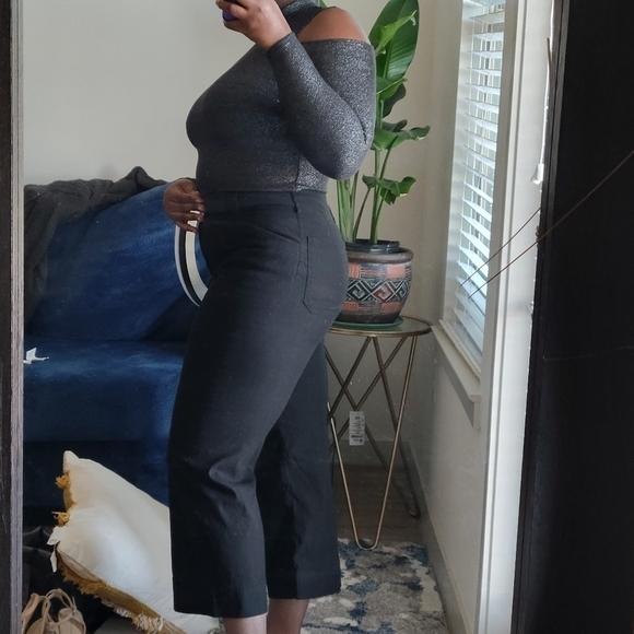 Bebe Y2K cold shoulder gunmetal Mettalic mock neck cropped top size L - Picture 4 of 12